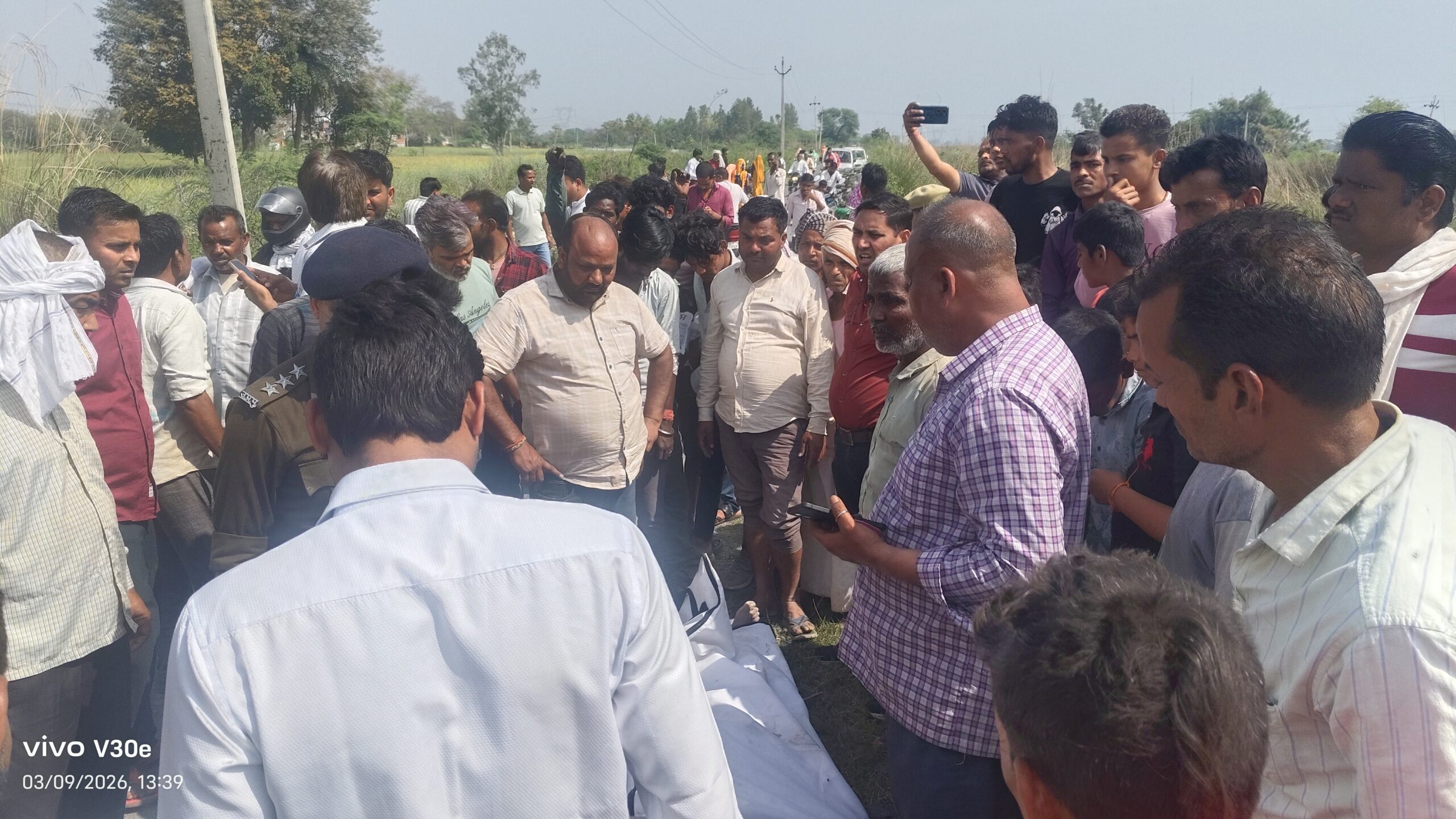 ग्रामीणों की कड़ी मशक्कत के बाद 45 घंटे से नहर में डूबे युवक का शव हुआ बरामद