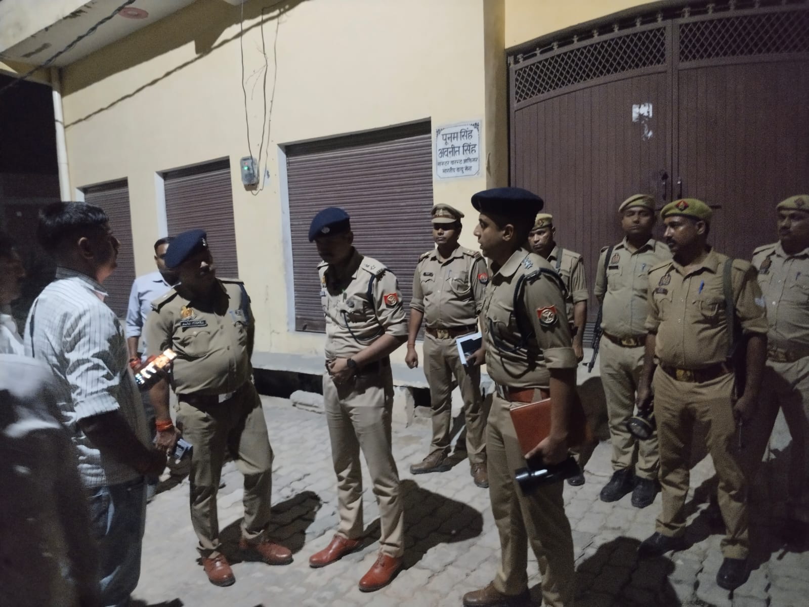 बिधूना में सनसनी: घर के अंदर लहूलुहान मिला बुजुर्ग महिला का शव, लूटपाट के बाद हत्या की आशंका